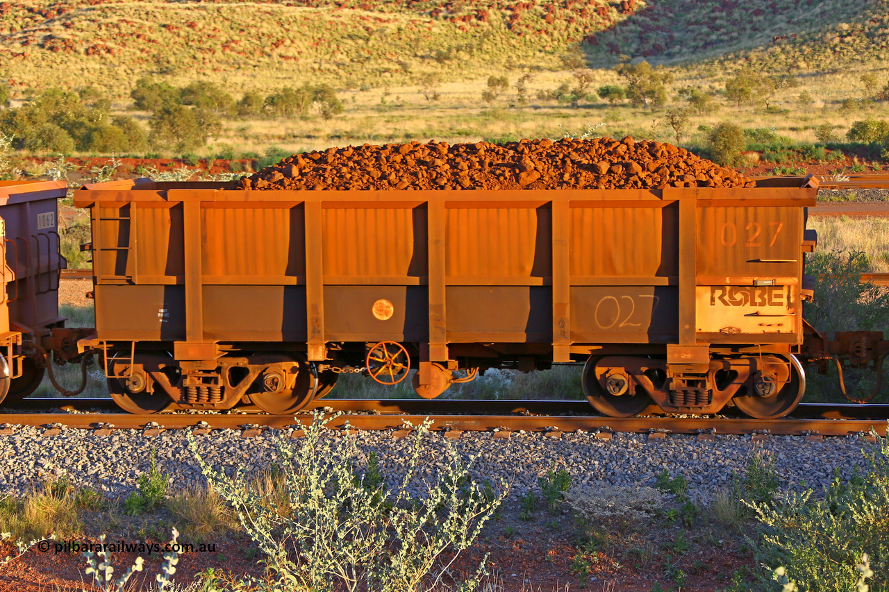 0027 170513 8717
Robe River ore waggon 027, built by Nippon Sharyo Nihon, handbrake side loaded view, Cape Lambert yard, May 13, 2017.
Keywords: 027;Nippon-Sharyo-Nihon;Robe-ore-waggon;