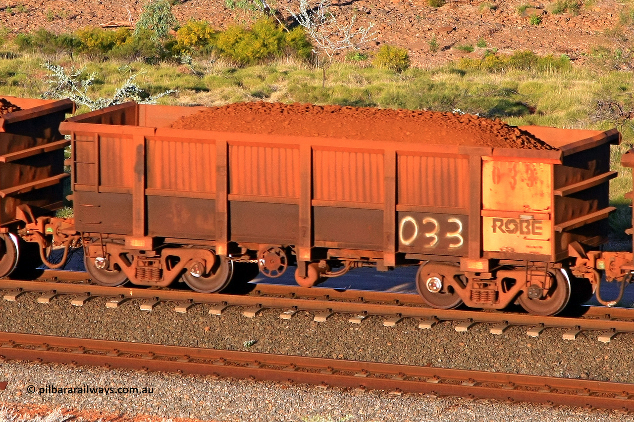 0033 110602 1738
Robe River ore waggon 033, built by Nippon Sharyo Nihon, rotary coupler end handbrake side loaded view at the 71 km, Western Creek on the Deepdale line. June 2, 2011.
Keywords: 033;Nippon-Sharyo-Nihon;Robe-ore-waggon;