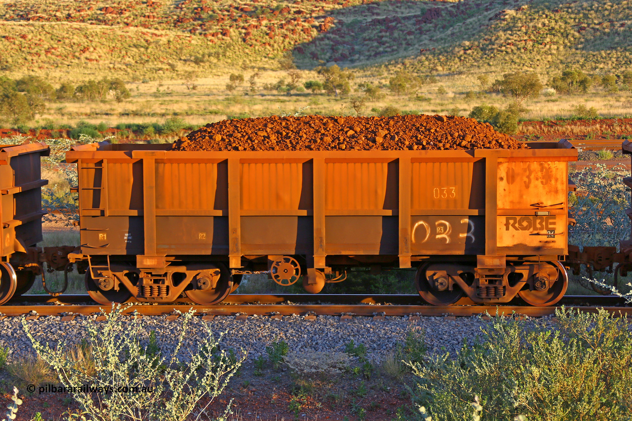 0033 170513 8664
Robe River ore waggon 033, built by Nippon Sharyo Nihon, handbrake side loaded view, Cape Lambert yard, May 13, 2017.
Keywords: 033;Nippon-Sharyo-Nihon;Robe-ore-waggon;