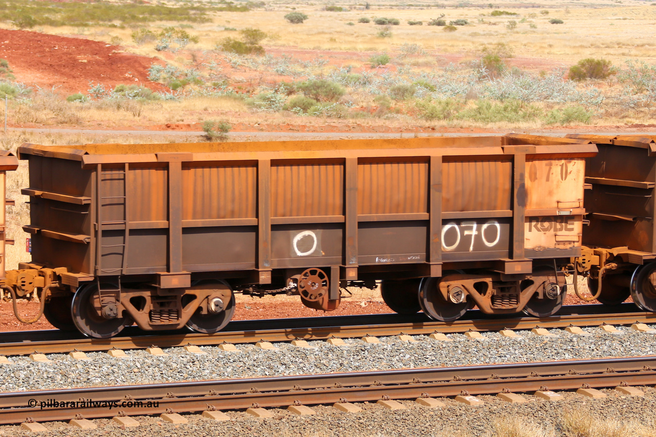 0070 141124 6793
Robe River ore waggon 070, built by Nippon Sharyo Nihon, fixed coupler handbrake side empty view at the 25 km at Arches Siding on the Cape Lambert line. November 24, 2014.
Keywords: 070;Nippon-Sharyo-Nihon;Robe-ore-waggon;
