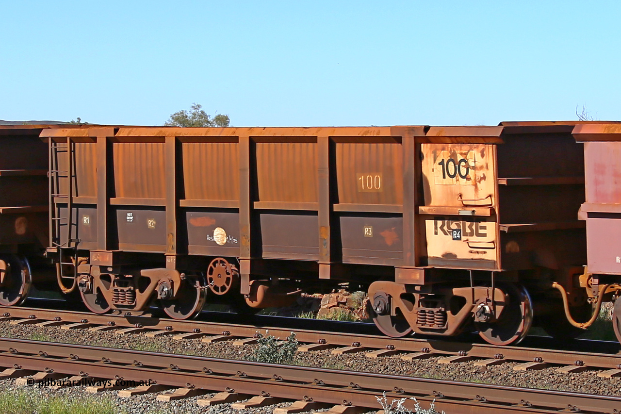 0100 160727 0958
Robe River ore waggon 100, built by Nippon Sharyo Nihon, rotary coupler end handbrake side empty view at Harding Siding on the Cape Lambert line, July 27, 2016.
Keywords: 100;Nippon-Sharyo-Nihon;Robe-ore-waggon;