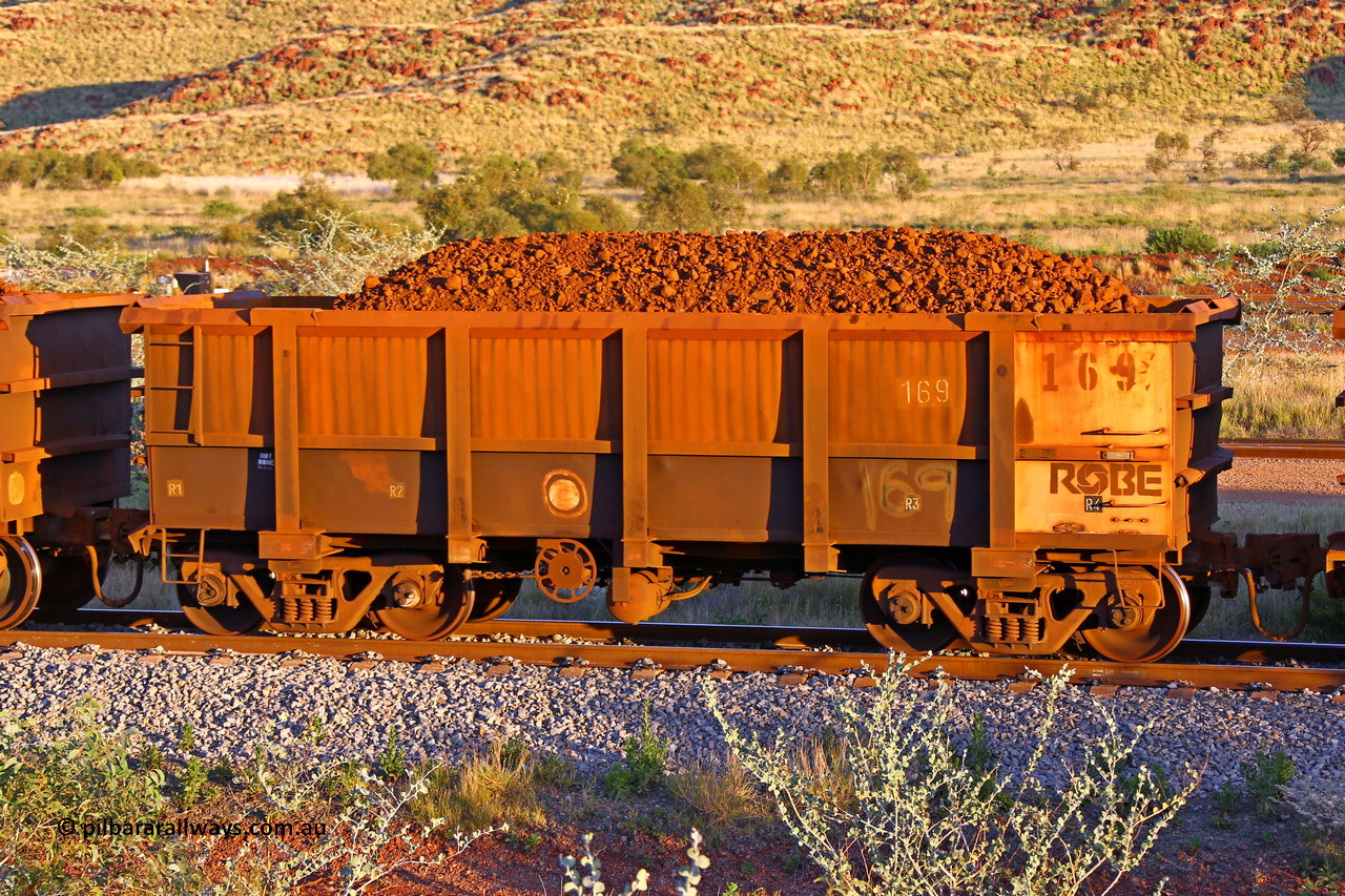0169 170513 8644
Robe River ore waggon 169, built by Nippon Sharyo Nihon, handbrake side loaded view, Cape Lambert yard, May 13, 2017.
Keywords: 169;Nippon-Sharyo-Nihon;Robe-ore-waggon;
