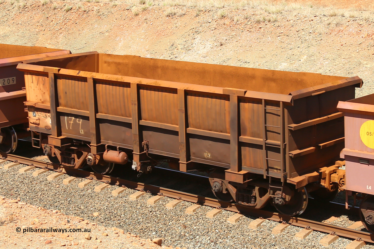 0179 160306 1265
Robe River ore waggon 179, built by Nippon Sharyo Nihon, fixed coupler non-handbrake side empty view at Greenpool on the Cape Lambert line. March 6, 2016.
Keywords: 179;Nippon-Sharyo-Nihon;Robe-ore-waggon;