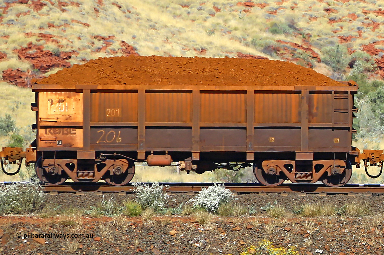 0201 170728 09946
Robe River ore waggon 201, built by Nippon Sharyo Nihon, non-handbrake side loaded view at the 72 km, Western Creek on the Deepdale line. July 28, 2017.
Keywords: 201;Nippon-Sharyo-Nihon;Robe-ore-waggon;