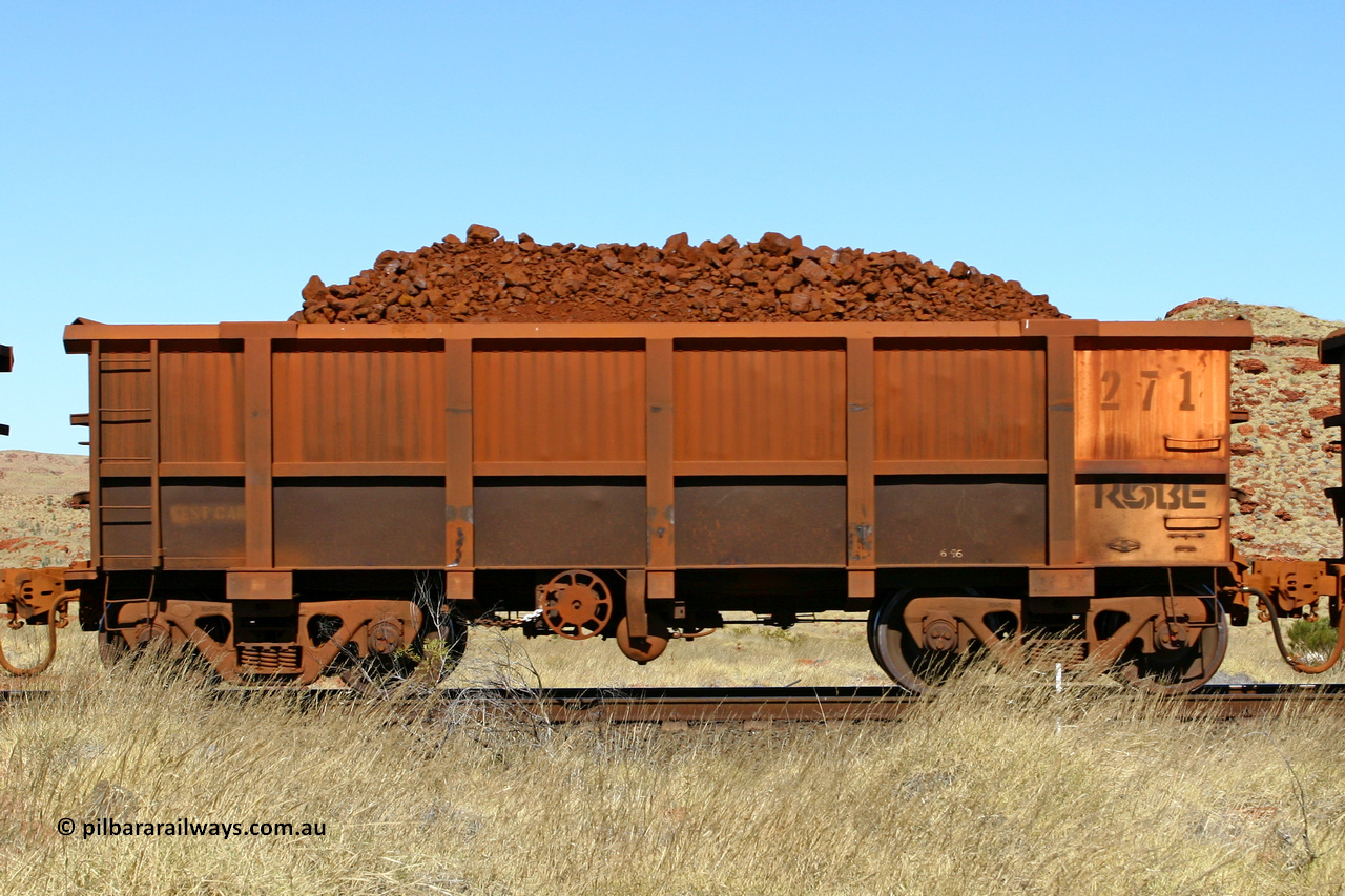 0271 060722 7515
Robe River ore waggon 271, built by Nippon Sharyo Nihon, handbrake side loaded view at the 78.8 km between Western Creek and Maitland on the Deepdale line. July 22, 2006.
Keywords: 271;Nippon-Sharyo-Nihon;Robe-ore-waggon;