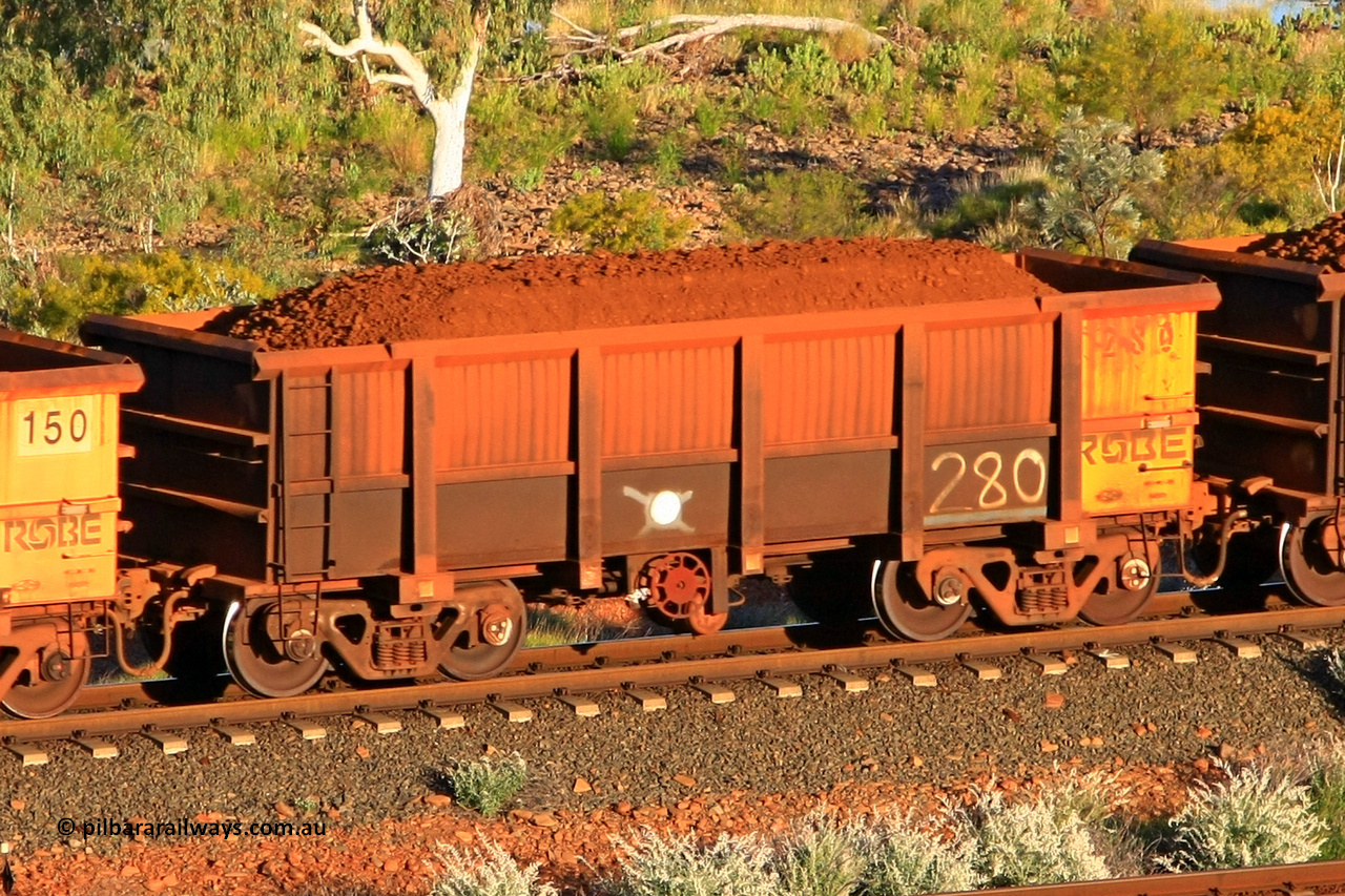0280 110602 1598
Robe River ore waggon 280, built by Nippon Sharyo Nihon, fixed coupler handbrake side loaded view at the 71 km, Western Creek on the Deepdale line. June 2, 2011.
Keywords: 280;Nippon-Sharyo-Nihon;Robe-ore-waggon;