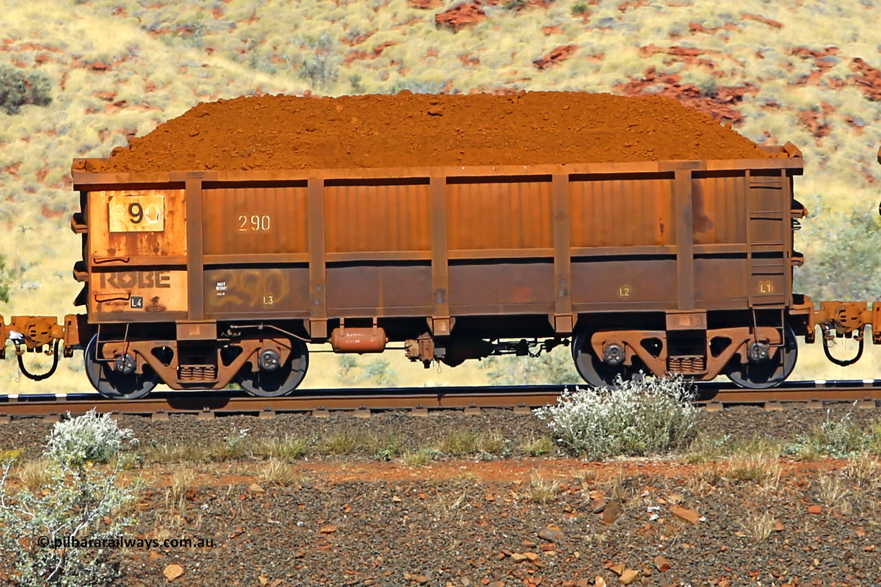 0290 170728 09928
Robe River ore waggon 290, built by Nippon Sharyo Nihon, non-handbrake side loaded view at the 72 km, Western Creek on the Deepdale line. July 28, 2017.
Keywords: 290;Nippon-Sharyo-Nihon;Robe-ore-waggon;