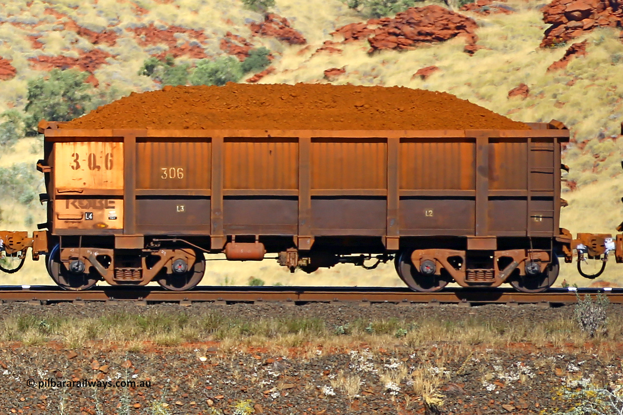 0306 170728 09950
Robe River ore waggon 306, built by Nippon Sharyo Nihon, non-handbrake side loaded view at the 72 km, Western Creek on the Deepdale line. July 28, 2017.
Keywords: 306;Nippon-Sharyo-Nihon;Robe-ore-waggon;