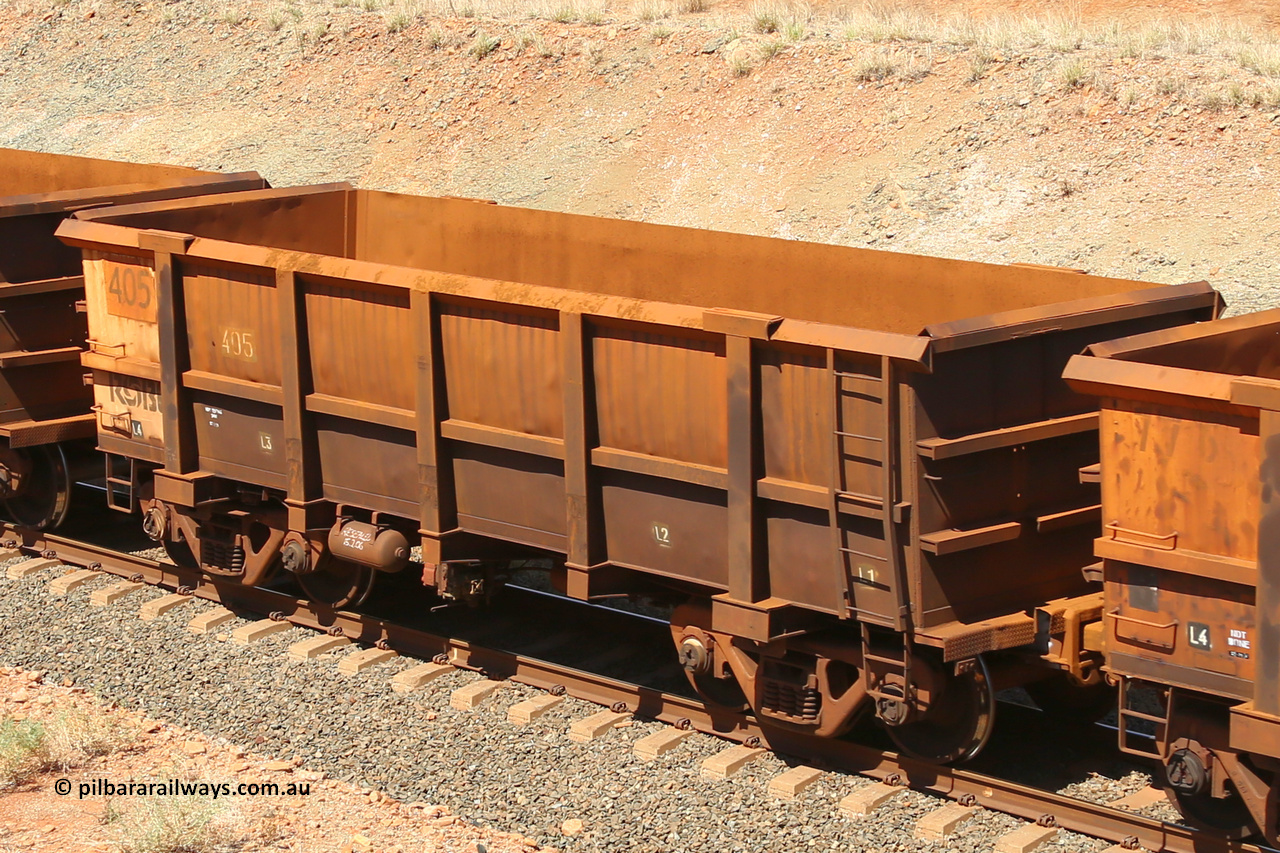 0405 160306 1339
Robe River ore waggon 405, built by Tomlinson Steel WA, fixed coupler non-handbrake side empty view at Greenpool on the Cape Lambert line. March 6, 2016.
Keywords: 405;Tomlinson-Steel-WA;Robe-ore-waggon;