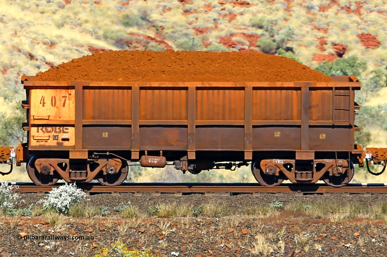 0407 170728 09950
Robe River ore waggon 407, built by Tomlinson Steel WA, non-handbrake side loaded view at the 72 km, Western Creek on the Deepdale line. July 28, 2017.
Keywords: 407;Tomlinson-Steel-WA;Robe-ore-waggon;