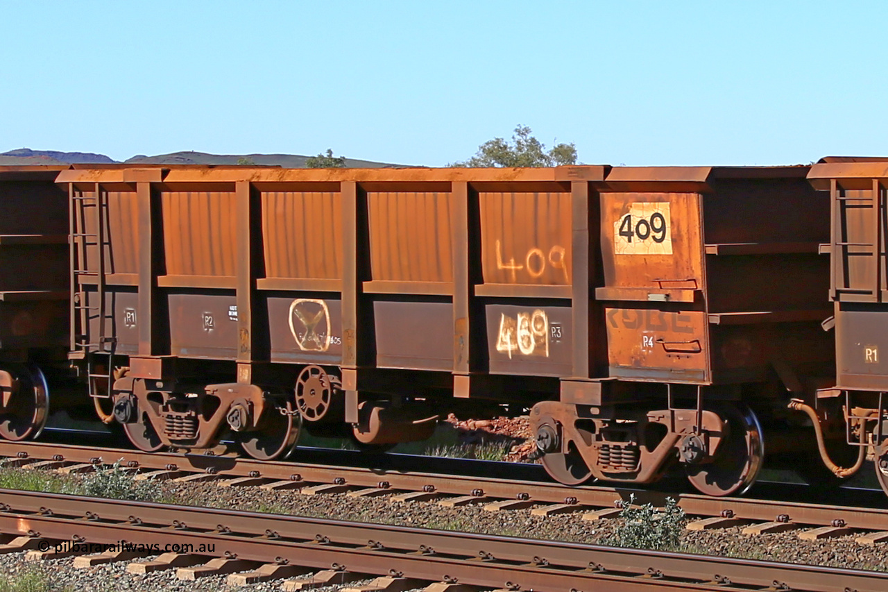 0409 160727 0976
Robe River ore waggon 409, built by Tomlinson Steel WA, rotary coupler end handbrake side empty view at Harding Siding on the Cape Lambert line, July 27, 2016.
Keywords: 409;Tomlinson-Steel-WA;Robe-ore-waggon;