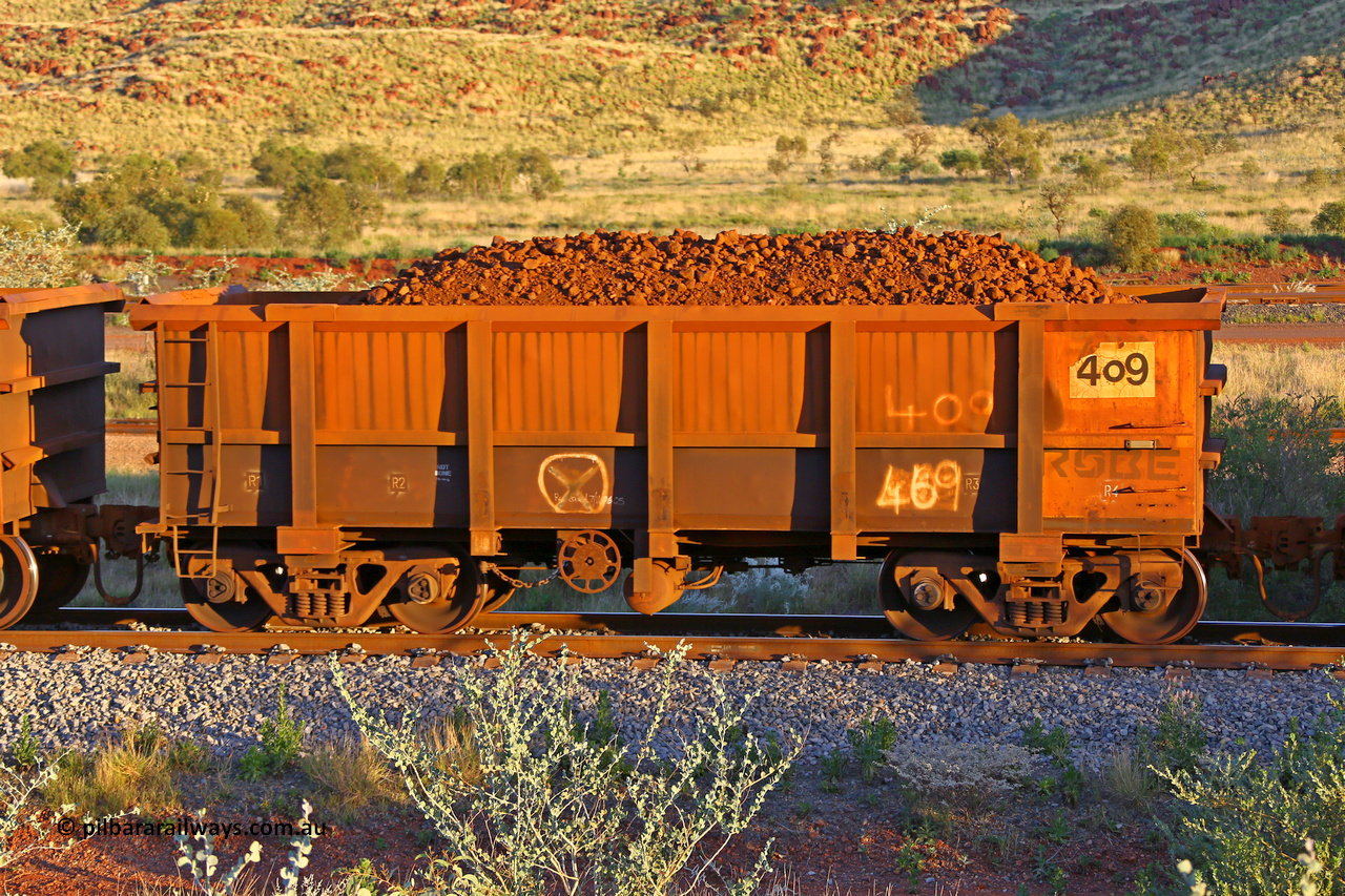 0409 170513 8702
Robe River ore waggon 409, built by Tomlinson Steel WA, handbrake side loaded view, Cape Lambert yard, May 13, 2017.
Keywords: 409;Tomlinson-Steel-WA;Robe-ore-waggon;