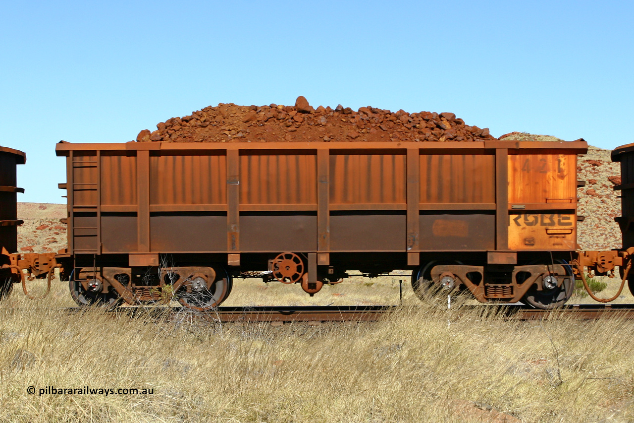 0421 060722 7497
Robe River ore waggon 421, built by Tomlinson Steel WA, handbrake side loaded view at the 78.8 km between Western Creek and Maitland on the Deepdale line. July 22, 2006.
Keywords: 421;Tomlinson-Steel-WA;Robe-ore-waggon;