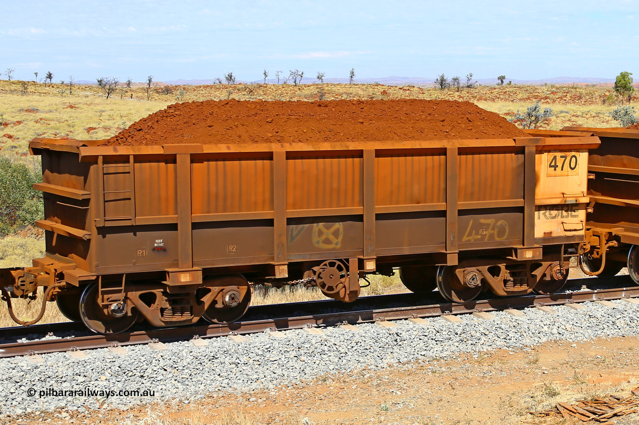 0470 170729 0230
Robe River ore waggon 470, built by Tomlinson Steel WA, fixed coupler handbrake side loaded view at the 103 km, between Maitland Siding and the Fortescue River on the Deepdale line. July 29, 2017.
Keywords: 470;Tomlinson-Steel-WA;Robe-ore-waggon;