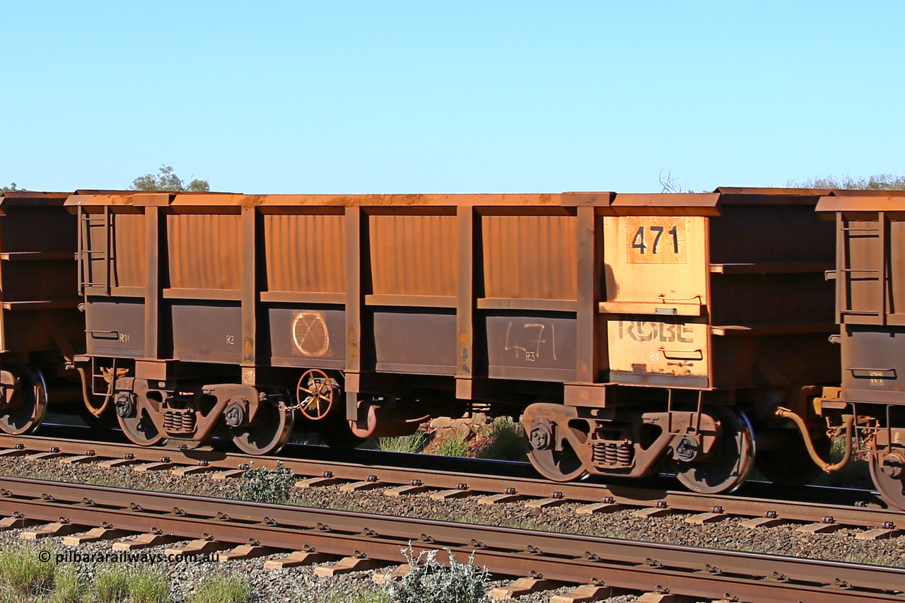 0471 160727 0966
Robe River ore waggon 471, built by Tomlinson Steel WA, rotary coupler end handbrake side empty view at Harding Siding on the Cape Lambert line, July 27, 2016.
Keywords: 471;Tomlinson-Steel-WA;Robe-ore-waggon;