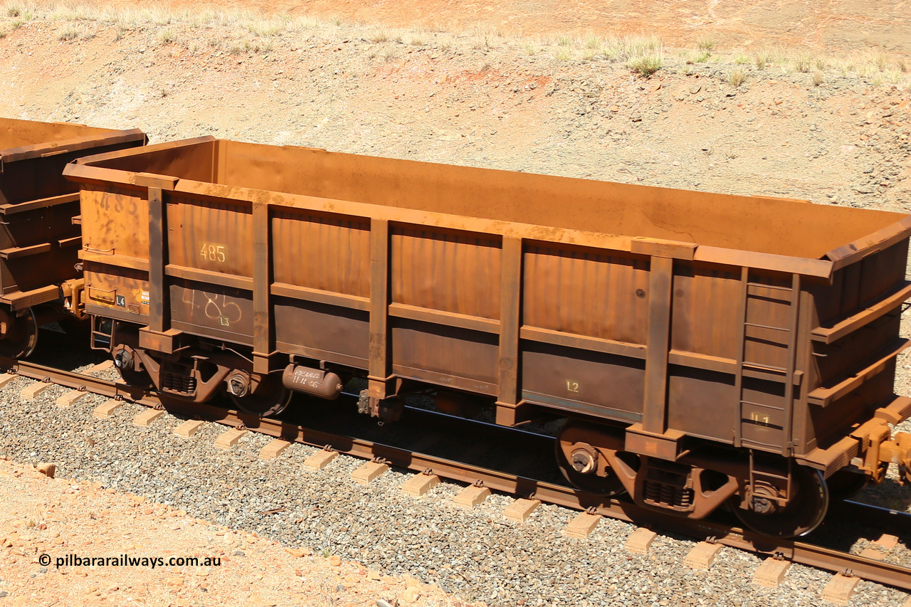 0485 160306 1345
Robe River ore waggon 485, built by Tomlinson Steel WA, fixed coupler non-handbrake side empty view at Greenpool on the Cape Lambert line. March 6, 2016.
Keywords: 485;Tomlinson-Steel-WA;Robe-ore-waggon;
