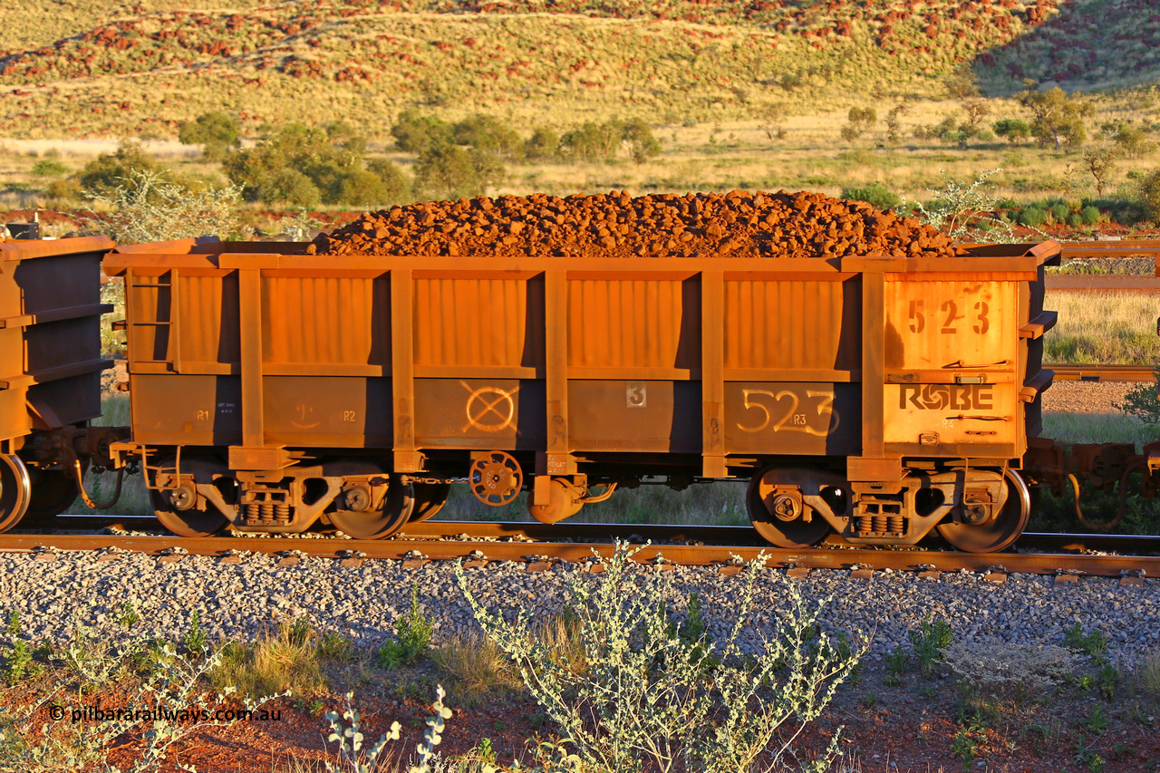 0523 170513 8693
Robe River ore waggon 523, built by Tomlinson Steel WA, handbrake side loaded view, Cape Lambert yard, May 13, 2017.
Keywords: 523;Tomlinson-Steel-WA;Robe-ore-waggon;