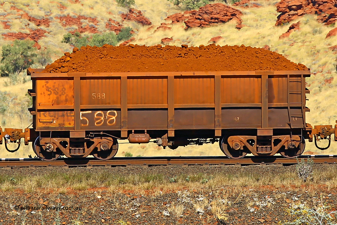 0588 170728 09911
Robe River ore waggon 588, built by Tomlinson Steel WA, non-handbrake side loaded view at the 72 km, Western Creek on the Deepdale line. July 28, 2017.
Keywords: 588;Tomlinson-Steel-WA;Robe-ore-waggon;
