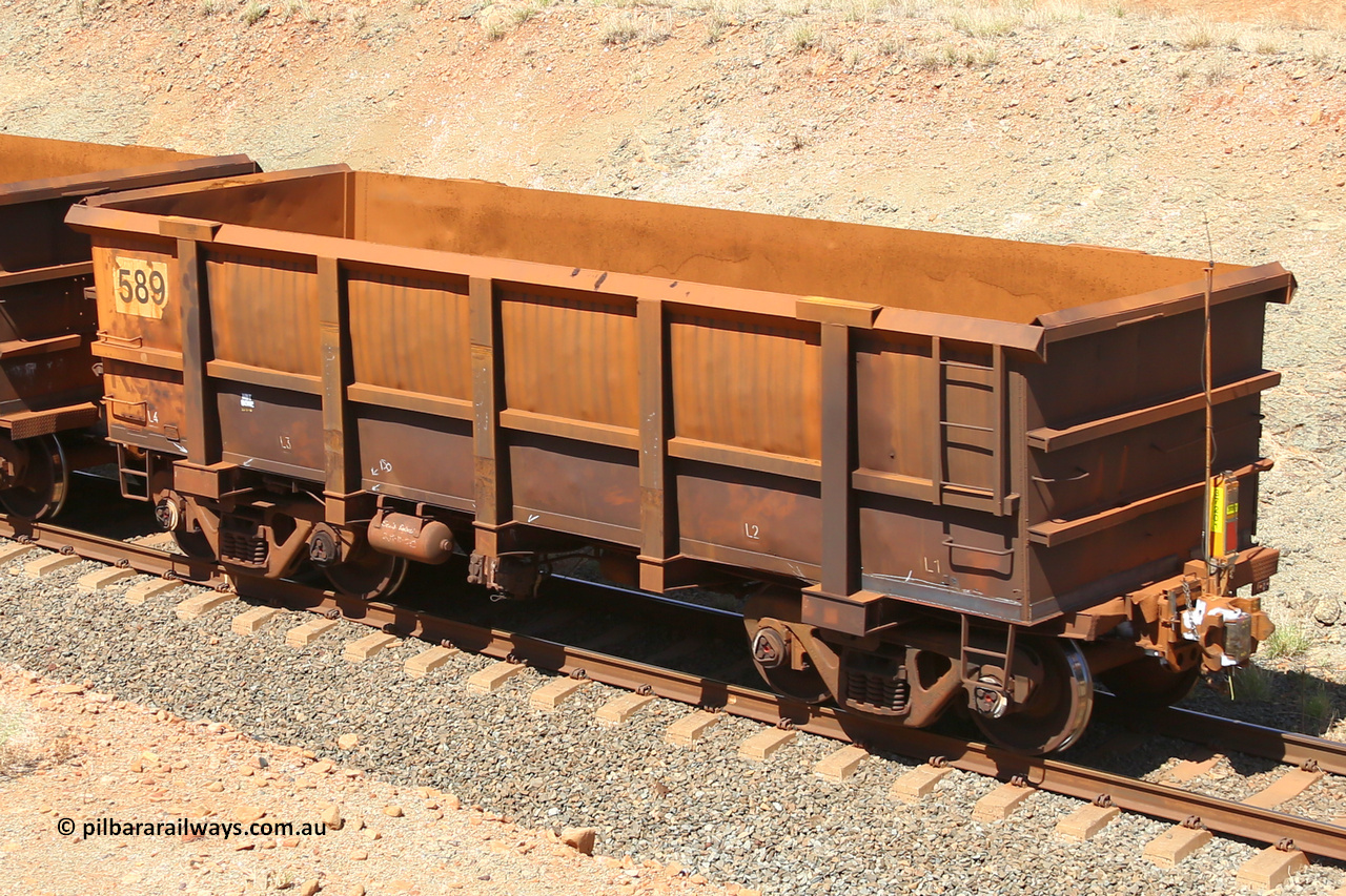 0589 160306 1359
Robe River ore waggon 589, built by Tomlinson Steel WA, fixed coupler non-handbrake side empty view at Greenpool, end of train view, on the Cape Lambert line. March 6, 2016.
Keywords: 589;Tomlinson-Steel-WA;Robe-ore-waggon;