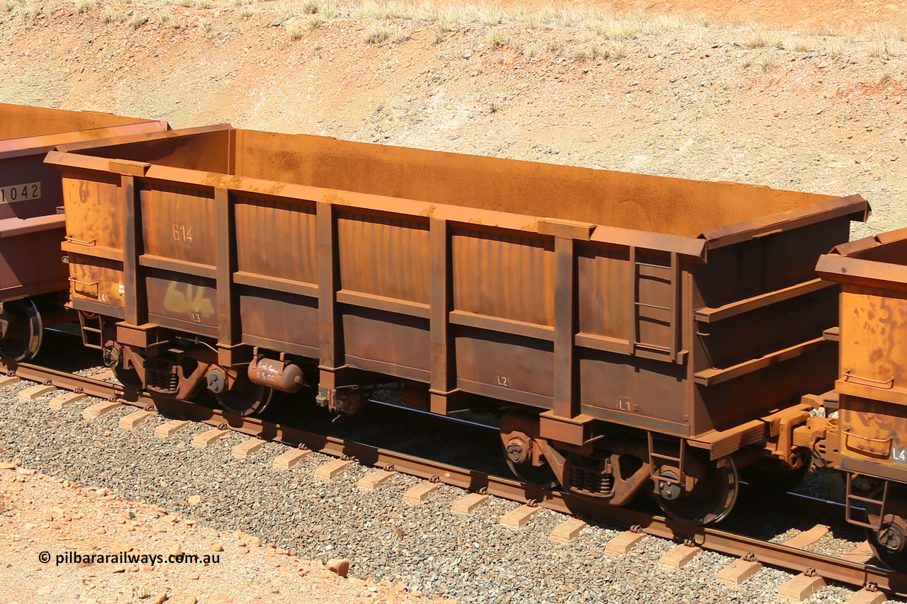 0614 160306 1272
Robe River ore waggon 614, built by Tomlinson Steel WA, fixed coupler non-handbrake side empty view at Greenpool on the Cape Lambert line. March 6, 2016.
Keywords: 614;Tomlinson-Steel-WA;Robe-ore-waggon;