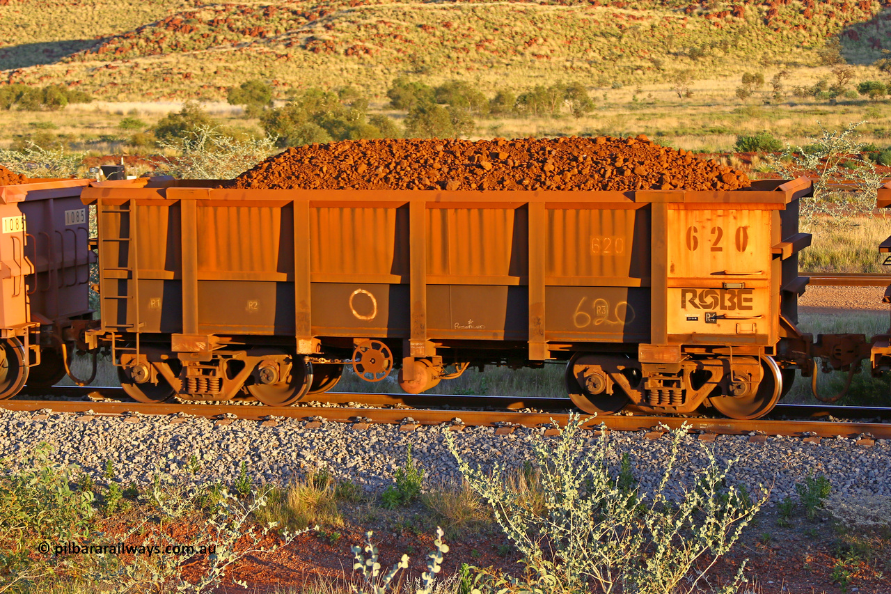 0620 170513 8647
Robe River ore waggon 620, built by Tomlinson Steel WA, handbrake side loaded view, Cape Lambert yard, May 13, 2017.
Keywords: 620;Tomlinson-Steel-WA;Robe-ore-waggon;