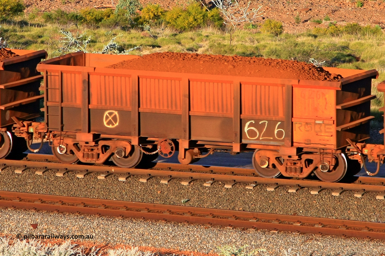 0626 110602 1747
Robe River ore waggon 626, built by Tomlinson Steel WA, rotary coupler end handbrake side loaded view at the 71 km, Western Creek on the Deepdale line. June 2, 2011.
Keywords: 626;Tomlinson-Steel-WA;Robe-ore-waggon;
