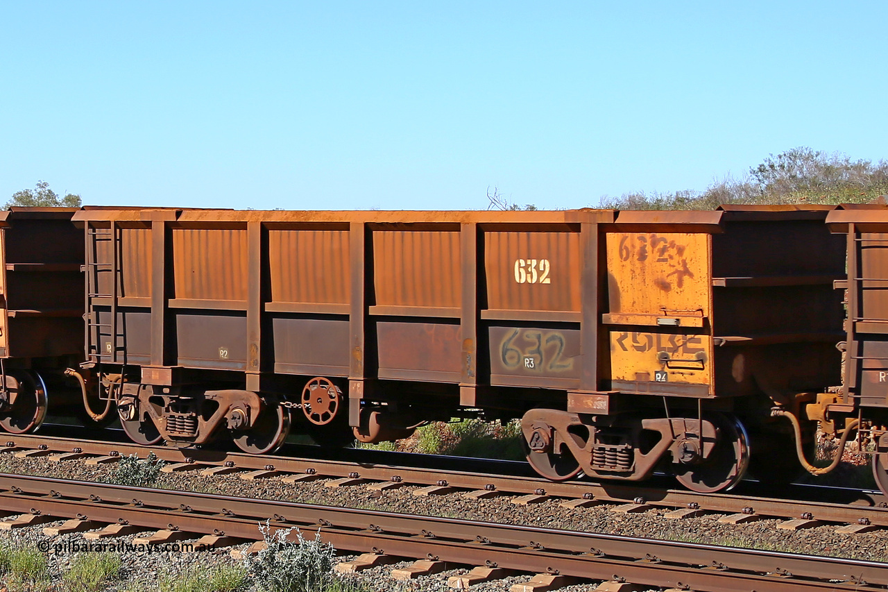 0632 160727 0953
Robe River ore waggon 632, built by Tomlinson Steel WA, rotary coupler end handbrake side empty view at Harding Siding on the Cape Lambert line, July 27, 2016.
Keywords: 632;Tomlinson-Steel-WA;Robe-ore-waggon;