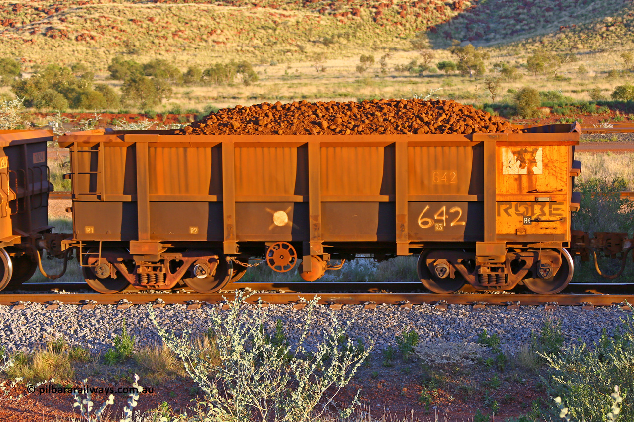 0642 170513 8755
Robe River ore waggon 642, built by Tomlinson Steel WA, handbrake side loaded view, Cape Lambert yard, May 13, 2017.
Keywords: 642;Tomlinson-Steel-WA;Robe-ore-waggon;