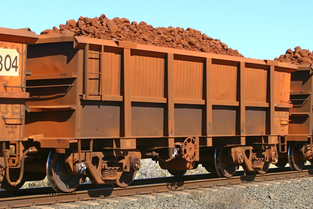 0664 060716 7192
Robe River ore waggon 664, built by Tomlinson Steel WA, fixed coupler end handbrake side loaded view at the 71 km on the Deepdale line, Western Creek, July 16, 2006.
Keywords: 664;Tomlinson-Steel-WA;Robe-ore-waggon;
