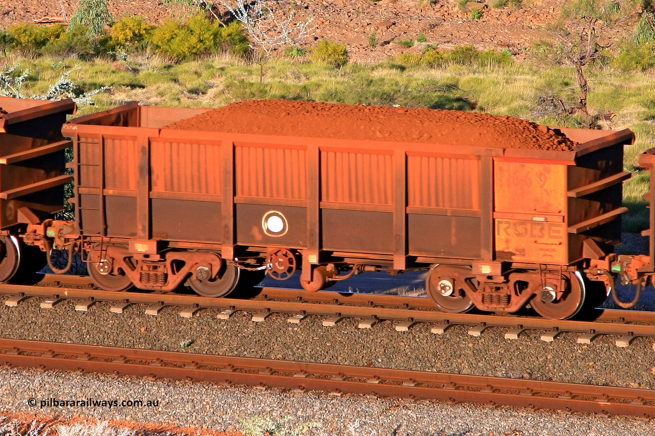 0669 110602 1722
Robe River ore waggon 669, built by Tomlinson Steel WA, rotary coupler end handbrake side loaded view at the 71 km, Western Creek on the Deepdale line. June 2, 2011.
Keywords: 669;Tomlinson-Steel-WA;Robe-ore-waggon;