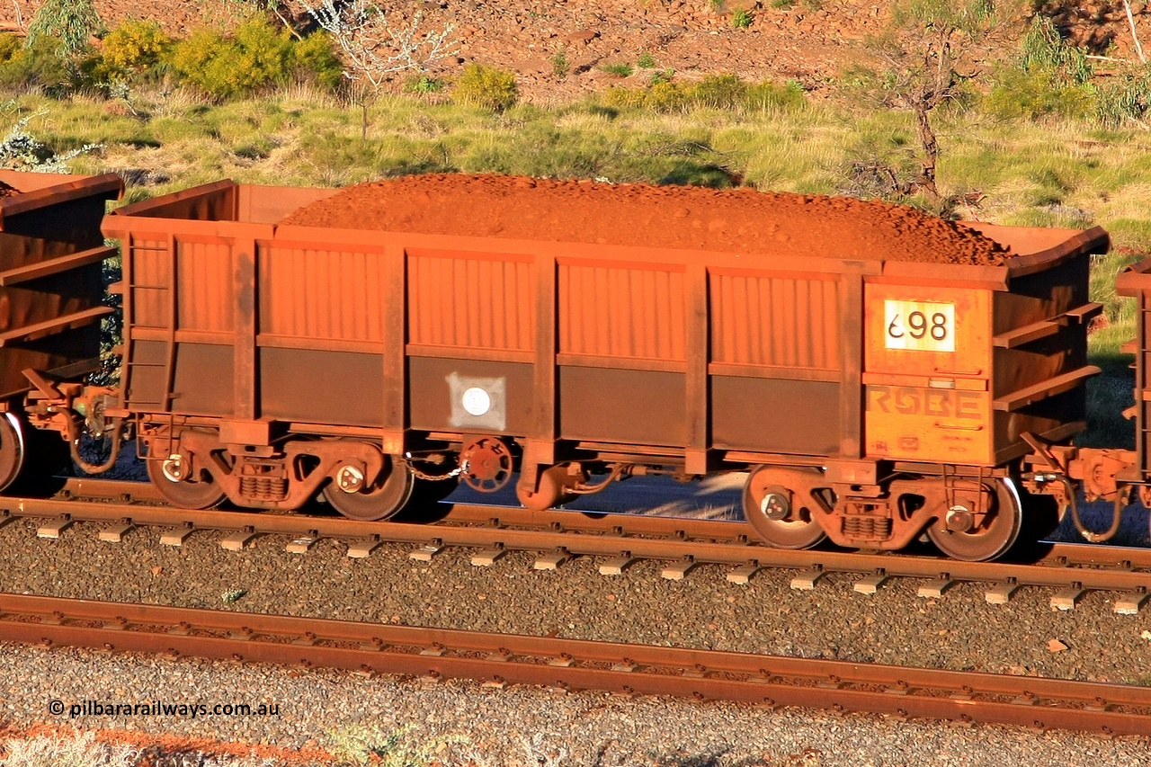 0698 110602 1730
Robe River ore waggon 698, built by Tomlinson Steel WA, rotary coupler end handbrake side loaded view at the 71 km, Western Creek on the Deepdale line. June 2, 2011.
Keywords: 698;Tomlinson-Steel-WA;Robe-ore-waggon;