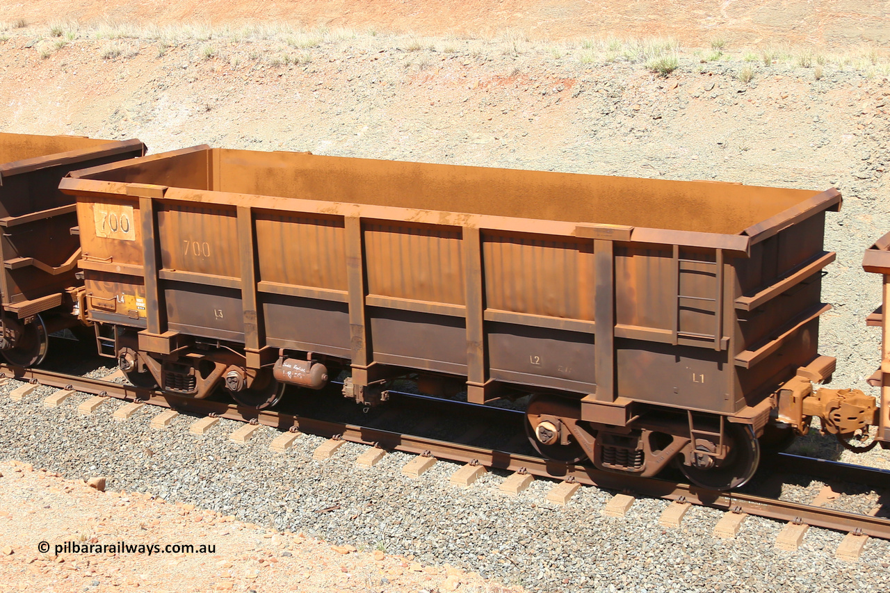 0700 160306 1236
Robe River ore waggon 700, built by Tomlinson Steel WA, fixed coupler non-handbrake side empty view at Greenpool on the Cape Lambert line. March 6, 2016.
Keywords: 700;Tomlinson-Steel-WA;Robe-ore-waggon;