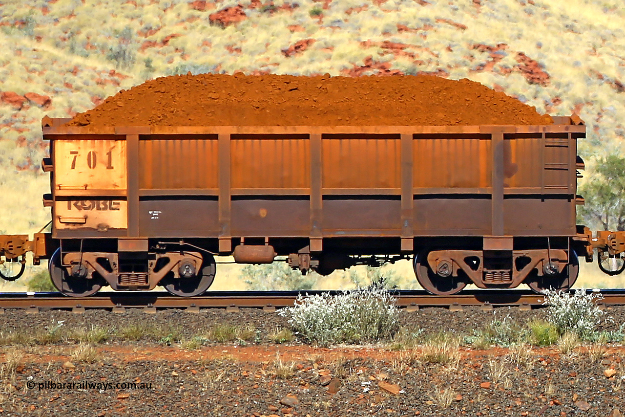 0701 170728 09921
Robe River ore waggon 701, built by Tomlinson Steel WA, non-handbrake side loaded view at the 72 km, Western Creek on the Deepdale line. July 28, 2017.
Keywords: 701;Tomlinson-Steel-WA;Robe-ore-waggon;