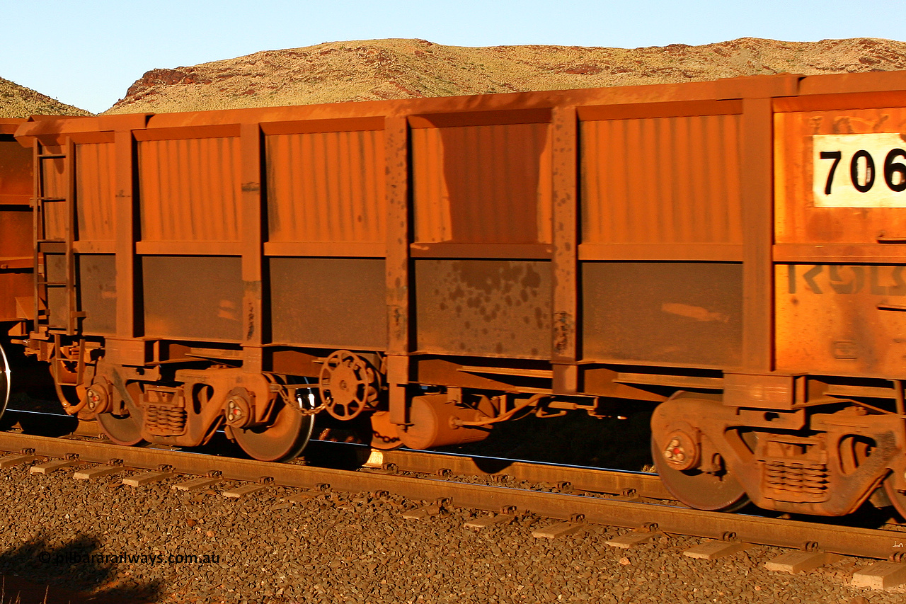 0706 060722 7625
Robe River ore waggon 706, built by Tomlinson Steel WA, rotary coupler end handbrake side empty partial view, at the 11.7 km, Cape Lambert. July 22, 2006.
Keywords: 706;Tomlinson-Steel-WA;Robe-ore-waggon;