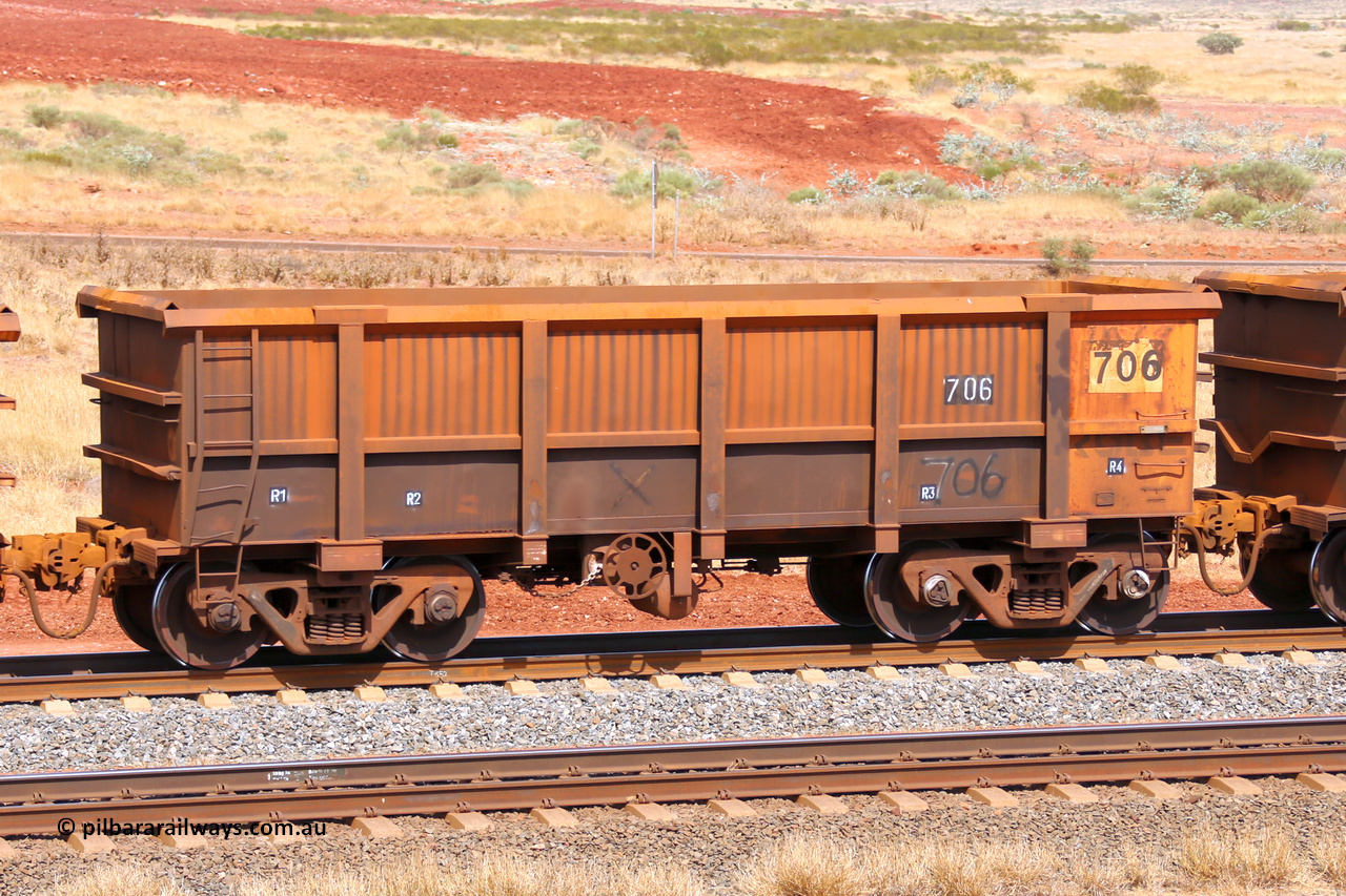 0706 141124 6852
Robe River ore waggon 706, built by Tomlinson Steel WA, fixed coupler handbrake side empty view at the 25 km at Arches Siding on the Cape Lambert line. November 24, 2014.
Keywords: 706;Tomlinson-Steel-WA;Robe-ore-waggon;