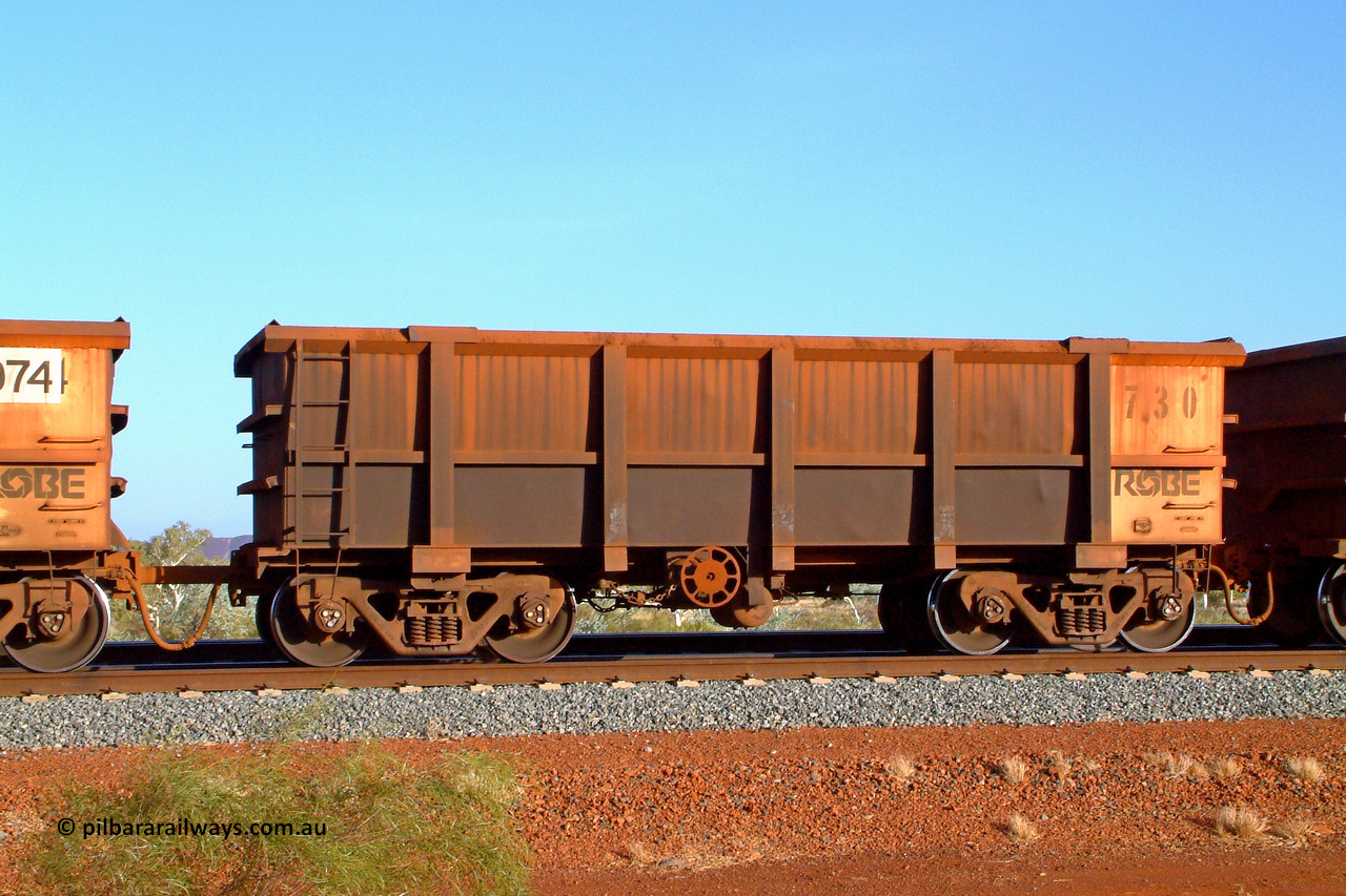 0730 050110 175330
Robe River ore waggon 730, built by Tomlinson Steel WA, handbrake side view empty. Of note is it is rotary bar coupled to 074. Harding Siding on the Cape Lambert line, 1753 hours, January 10, 2005.
Keywords: 730;Tomlinson-Steel-WA;Robe-ore-waggon;