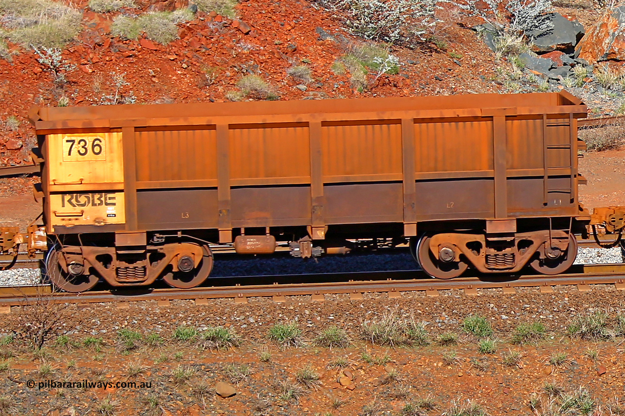 0736 180616 1726
Robe River ore waggon 736, built by Tomlinson Steel WA, rotary coupler end non-handbrake side empty view at the 38 km, Harding on the Cape Lambert line, June 16, 2018.
Keywords: 736;Tomlinson-Steel-WA;Robe-ore-waggon;