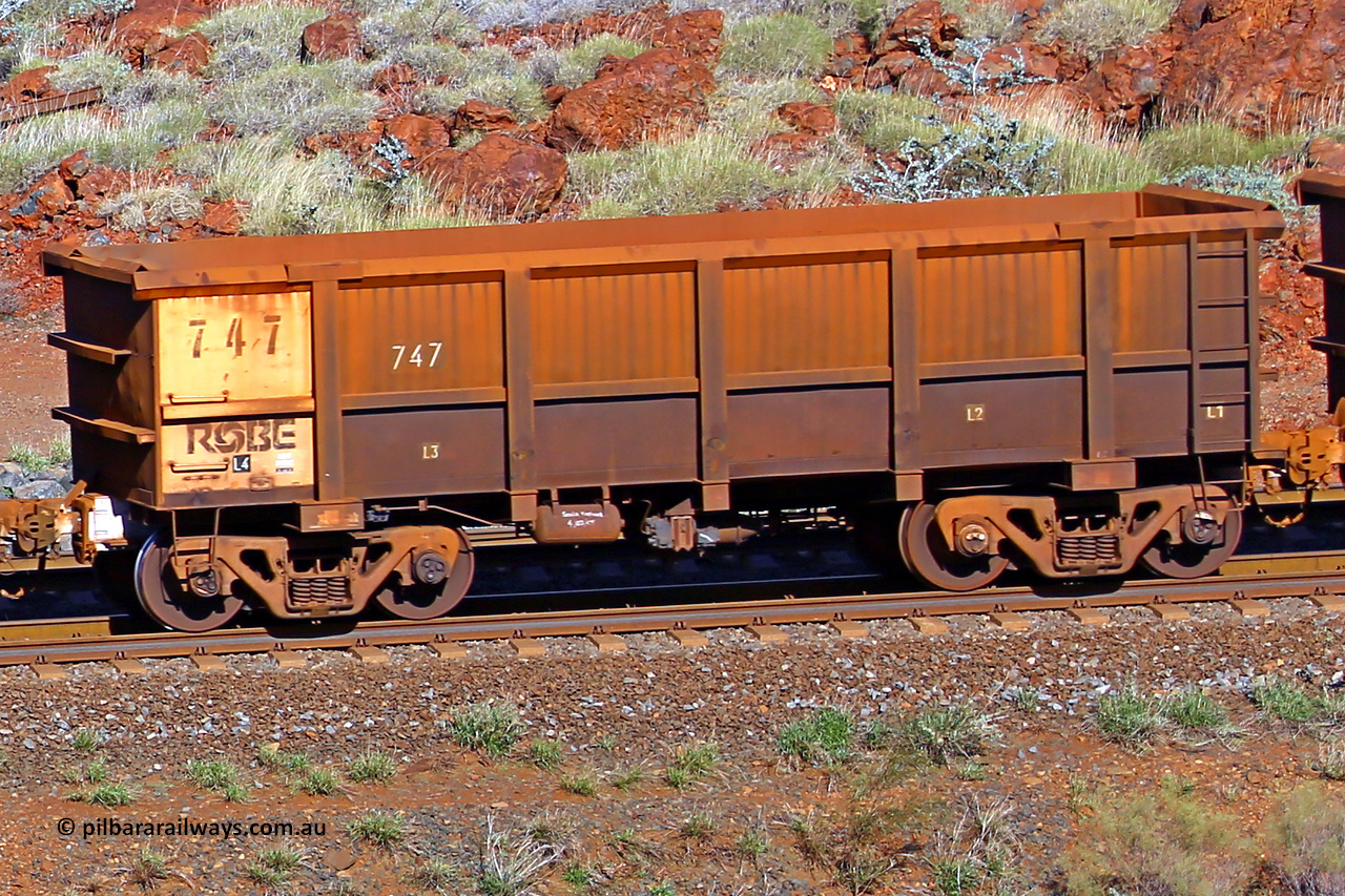 0747 180616 1721
Robe River ore waggon 747, built by Tomlinson Steel WA, rotary coupler end non-handbrake side empty view at the 38 km, Harding on the Cape Lambert line, June 16, 2018.
Keywords: 747;Tomlinson-Steel-WA;Robe-ore-waggon;