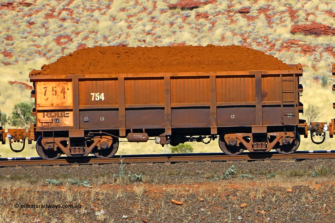 0754 170728 09931
Robe River ore waggon 754, built by Centurion Industries WA, non-handbrake side loaded view at the 72 km, Western Creek on the Deepdale line. July 28, 2017.
Keywords: 754;Centurion-Industries-WA;Robe-ore-waggon;