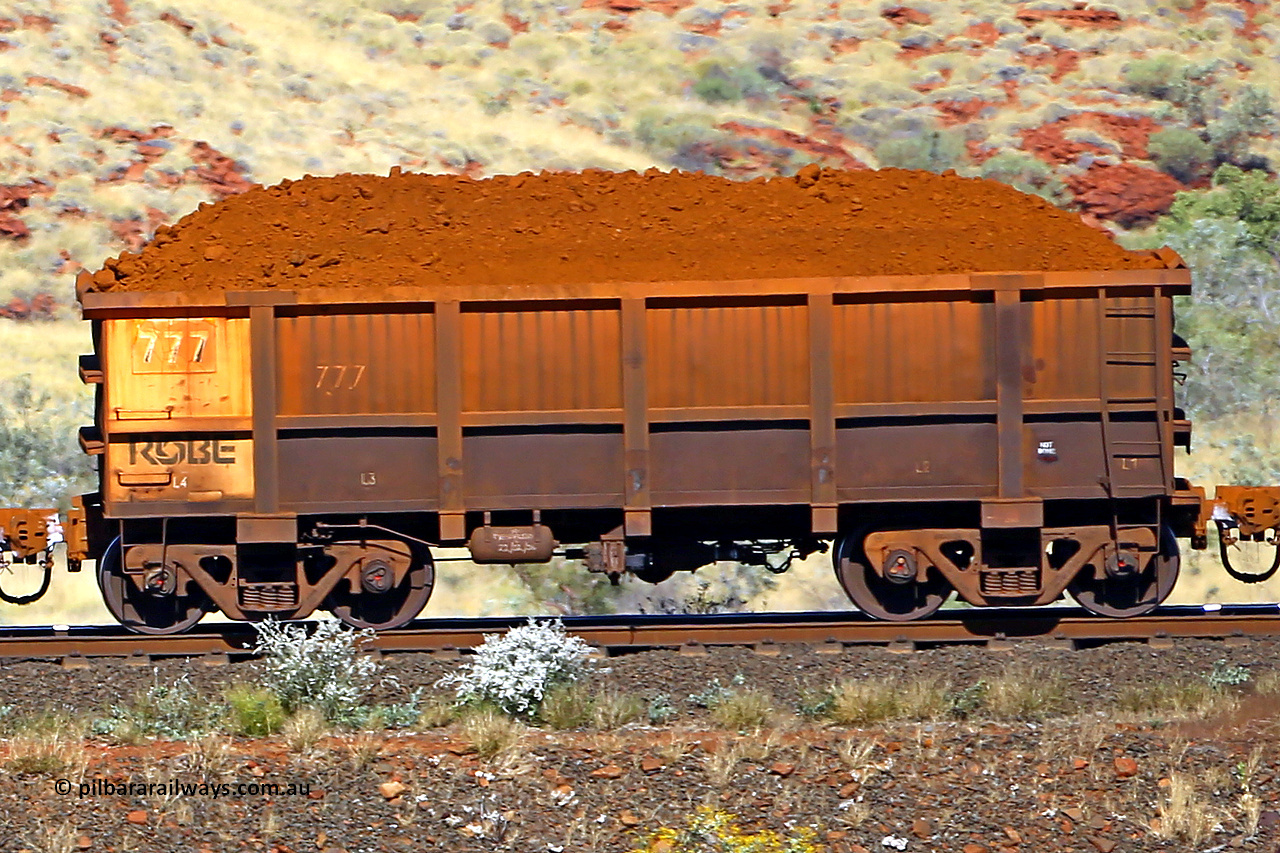 0777 170728 09930
Robe River ore waggon 777, built by Centurion Industries WA, non-handbrake side loaded view at the 72 km, Western Creek on the Deepdale line. July 28, 2017.
Keywords: 777;Centurion-Industries-WA;Robe-ore-waggon;