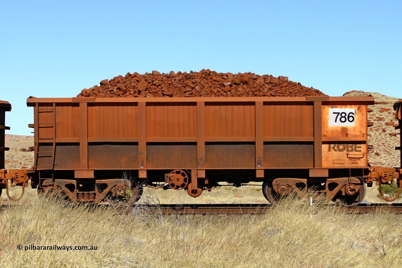 0786 060722 7508
Robe River ore waggon 786, built by Centurion Industries WA, handbrake side loaded view at the 78.8 km between Western Creek and Maitland on the Deepdale line. July 22, 2006.
Keywords: 786;Centurion-Industries-WA;Robe-ore-waggon;
