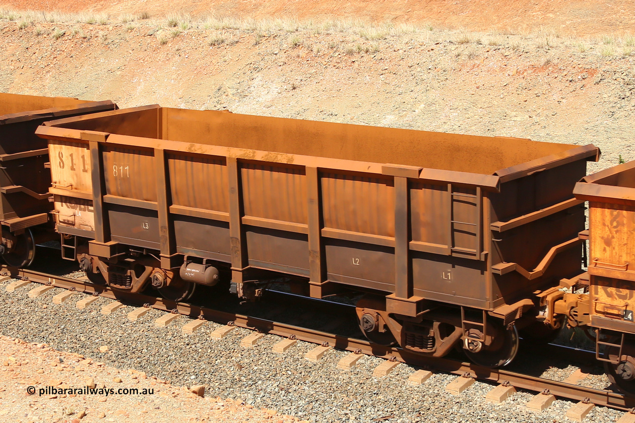 0811 160306 1242
Robe River ore waggon 811, built by Centurion Industries WA, fixed coupler non-handbrake side empty view at Greenpool on the Cape Lambert line. March 6, 2016.
Keywords: 811;Centurion-Industries-WA;Robe-ore-waggon;