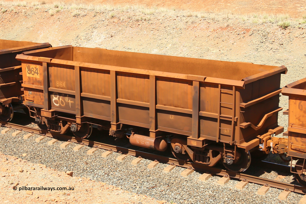 0864 160306 1351
Robe River ore waggon 864, built by Centurion Industries WA, fixed coupler non-handbrake side empty view at Greenpool on the Cape Lambert line. March 6, 2016.
Keywords: 864;Centurion-Industries-WA;Robe-ore-waggon;
