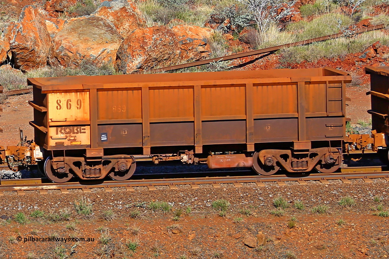 0869 180616 1742
Robe River ore waggon 869, built by Centurion Industries WA, rotary coupler end non-handbrake side empty view at the 38 km, Harding on the Cape Lambert line, June 16, 2018.
Keywords: 869;Centurion-Industries-WA;Robe-ore-waggon;
