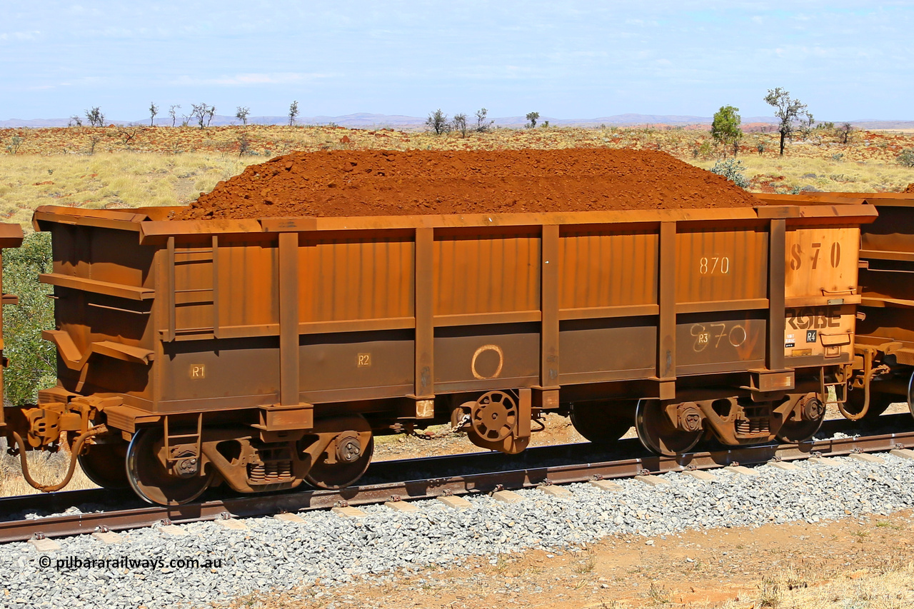 0870 170729 0220
Robe River ore waggon 870, built by Centurion Industries WA, fixed coupler handbrake side loaded view at the 103 km, between Maitland Siding and the Fortescue River on the Deepdale line. July 29, 2017.
Keywords: 870;Centurion-Industries-WA;Robe-ore-waggon;