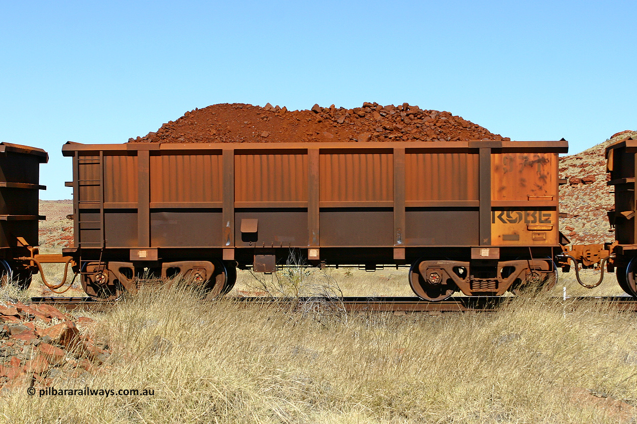 0971 060722 7490
Robe River ore waggon 971, built by Centurion Industries WA, handbrake side loaded view at the 78.8 km between Western Creek and Maitland on the Deepdale line. July 22, 2006.
Keywords: 971;Centurion-Industries-WA;Robe-ore-waggon;