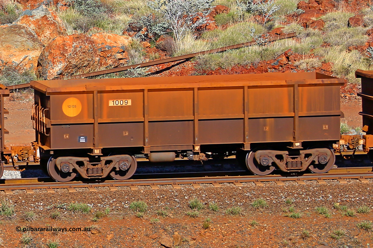 1009 180616 1741
Robe River ore waggon 1009, built by Bradken Rail Qld in December 2005, rotary coupler end non-handbrake side empty view at the 38 km, Harding on the Cape Lambert line, June 16, 2018.
Keywords: 1009;Bradken-Rail-Qld;Robe-ore-waggon;