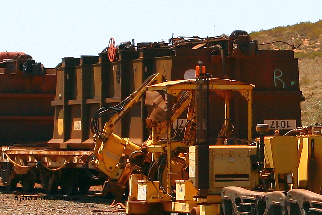 1017 070909 0667
Robe River ore waggon 1017, built by Bradken Rail Qld in December 2005, fixed coupler handbrake side upside down on flat waggon, Cape Lambert. September 9, 2007.
Keywords: 1017;Bradken-Rail-Qld;Robe-ore-waggon;