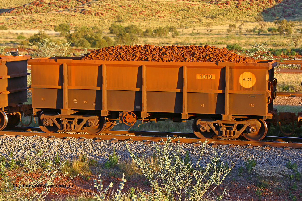 1019 170513 8685
Robe River ore waggon 1019, built by Bradken Rail Qld in January 2006, handbrake side loaded view, Cape Lambert yard, May 13, 2017.
Keywords: 1019;Bradken-Rail-Qld;Robe-ore-waggon;
