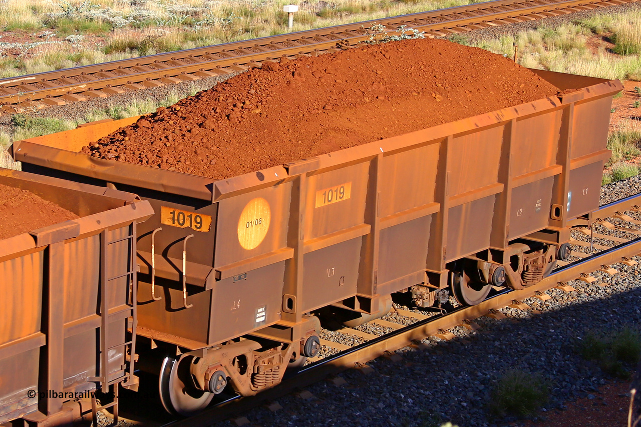 1019 210322 9796
Robe River ore waggon 1019, built by Bradken Rail Qld in January 2006, rotary coupler end non-handbrake side loaded view, at the 17 km on the Cape Lambert line, March 22, 2021.
Keywords: 1019;Bradken-Rail-Qld;Robe-ore-waggon;